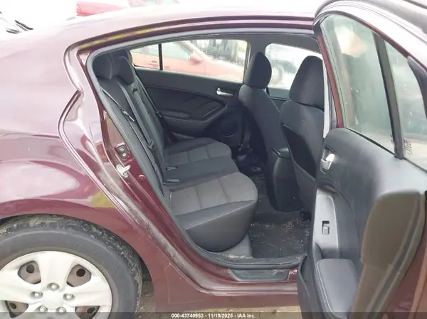 3KPFL4A73HE039818 2017 KIA FORTE - Image 8