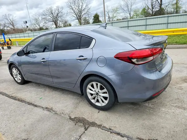3KPFL4A73HE050379 2017 KIA FORTE - Image 2