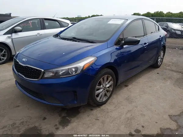 3KPFL4A73HE053704 2017 KIA FORTE - Image 2