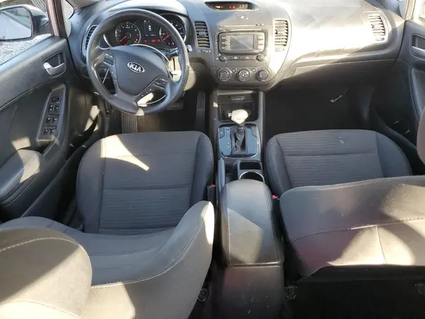 3KPFL4A73HE057526 2017 KIA FORTE - Image 8