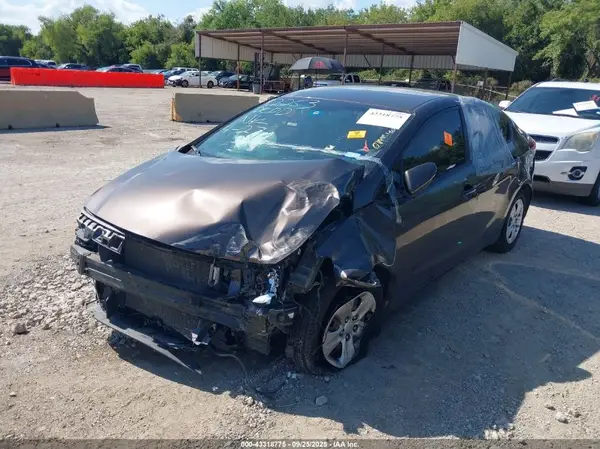 3KPFL4A73HE063486 2017 KIA FORTE - Image 2