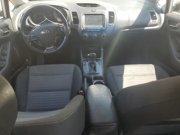 3KPFL4A73HE063858 2017 KIA FORTE - Image 8