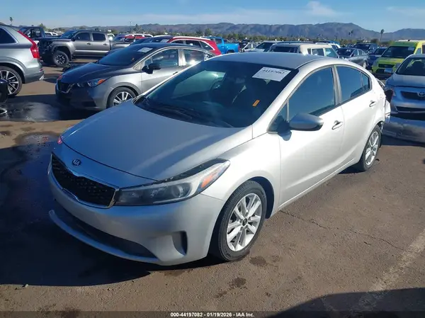 3KPFL4A73HE070020 2017 KIA FORTE - Image 2