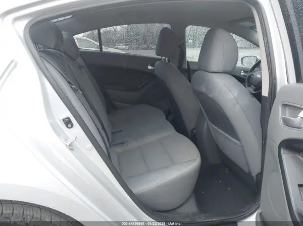 3KPFL4A73HE071278 2017 KIA FORTE - Image 8