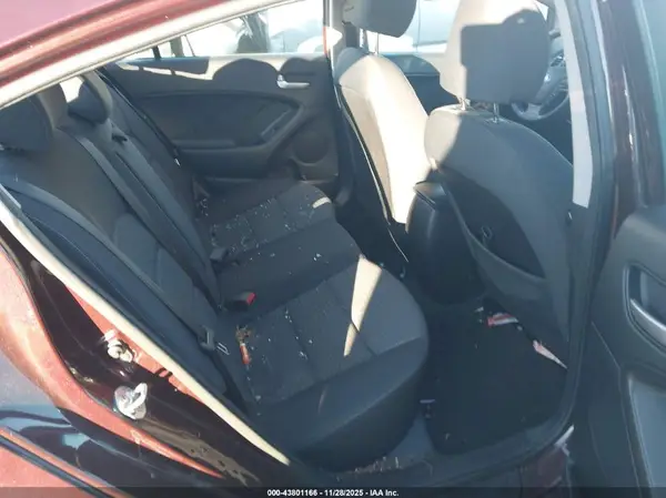 3KPFL4A73HE076108 2017 KIA FORTE - Image 8