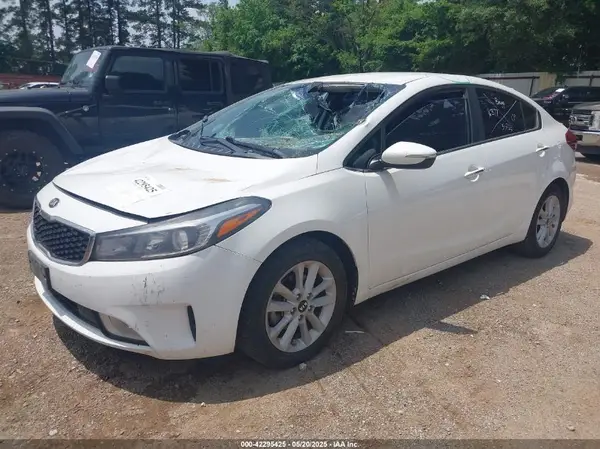 3KPFL4A73HE077680 2017 KIA FORTE - Image 2