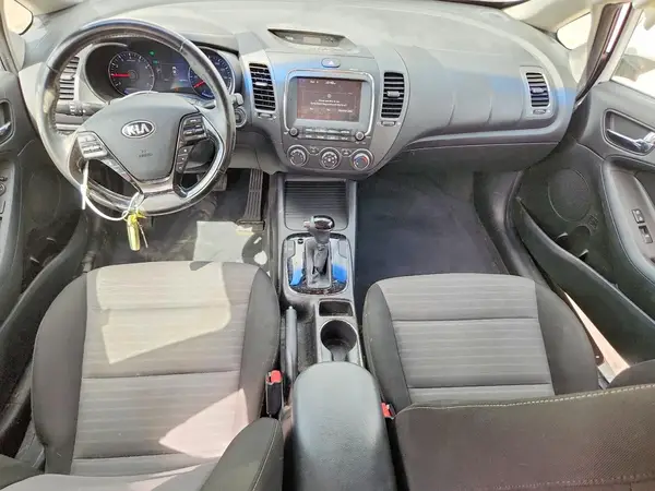3KPFL4A73HE078425 2017 KIA FORTE - Image 8