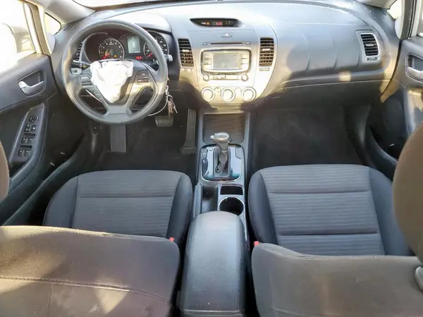 3KPFL4A73HE082250 2017 KIA FORTE - Image 8