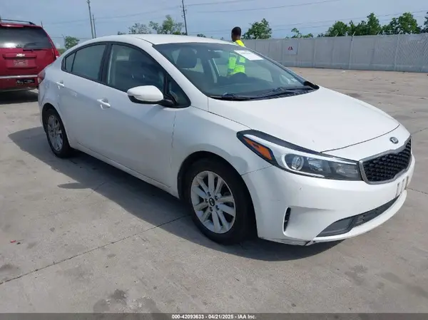 3KPFL4A73HE083270 2017 KIA FORTE - Image 1