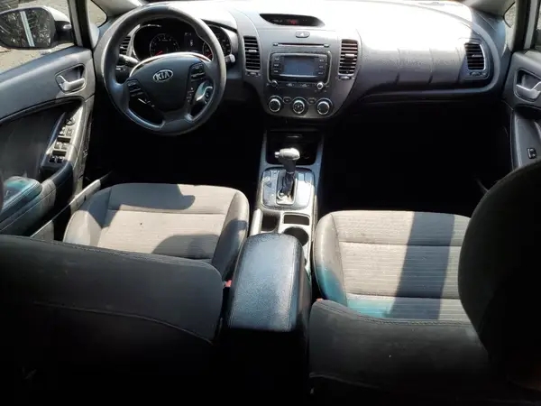 3KPFL4A73HE083818 2017 KIA FORTE - Image 8