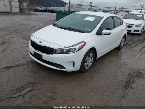 3KPFL4A73HE086086 2017 KIA FORTE - Image 2
