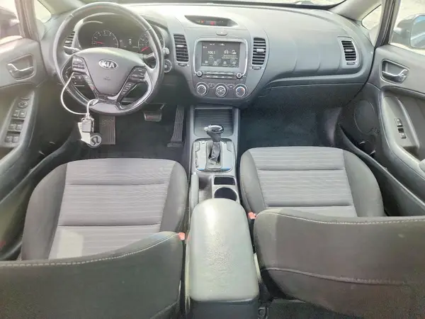 3KPFL4A73HE091837 2017 KIA FORTE - Image 8