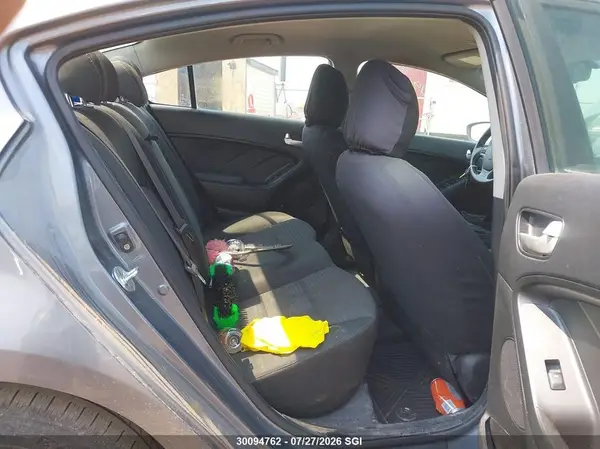 3KPFL4A73HE092809 2017 KIA FORTE - Image 8