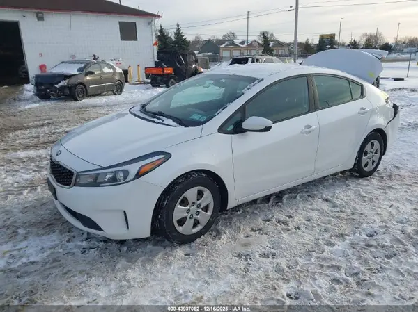 3KPFL4A73HE093796 2017 KIA FORTE - Image 2