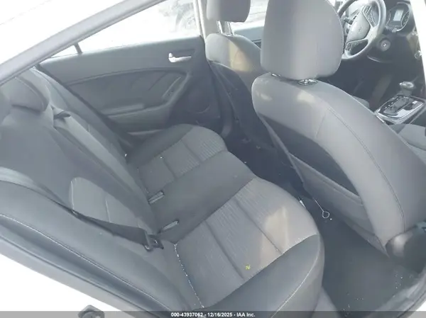 3KPFL4A73HE093796 2017 KIA FORTE - Image 8