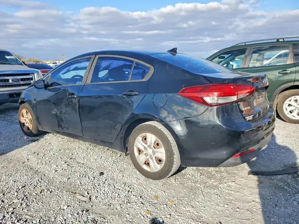 3KPFL4A73HE095161 2017 KIA FORTE - Image 2