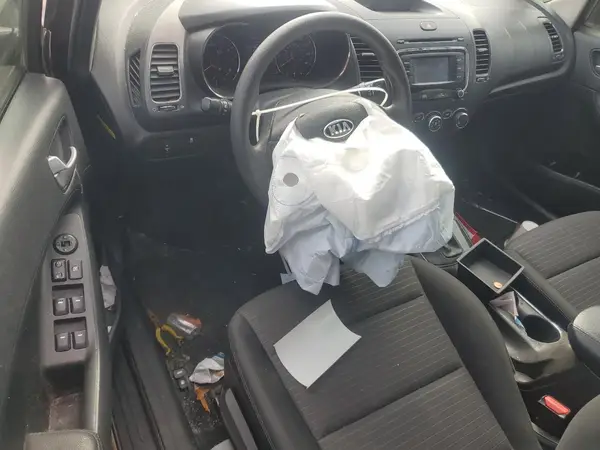 3KPFL4A73HE097959 2017 KIA FORTE - Image 8