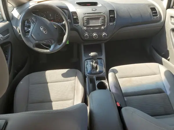 3KPFL4A73HE098075 2017 KIA FORTE - Image 8