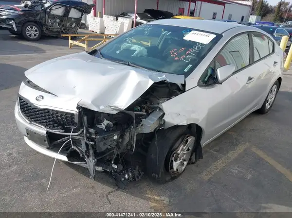 3KPFL4A73HE099517 2017 KIA FORTE - Image 2