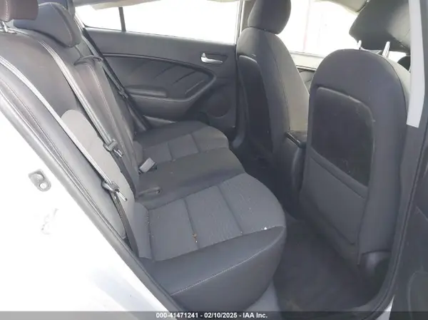 3KPFL4A73HE099517 2017 KIA FORTE - Image 8