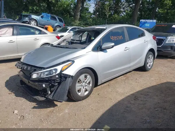 3KPFL4A73HE107826 2017 KIA FORTE - Image 2