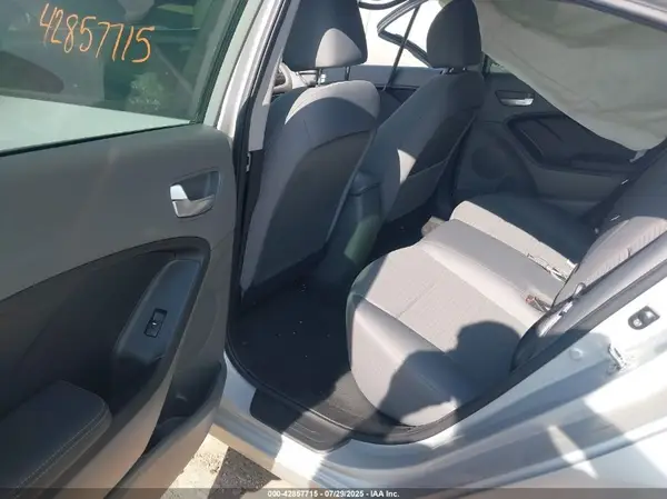 3KPFL4A73HE107826 2017 KIA FORTE - Image 8
