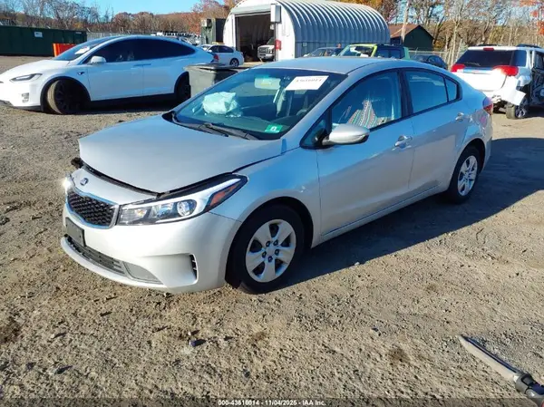 3KPFL4A73HE112685 2017 KIA FORTE - Image 2