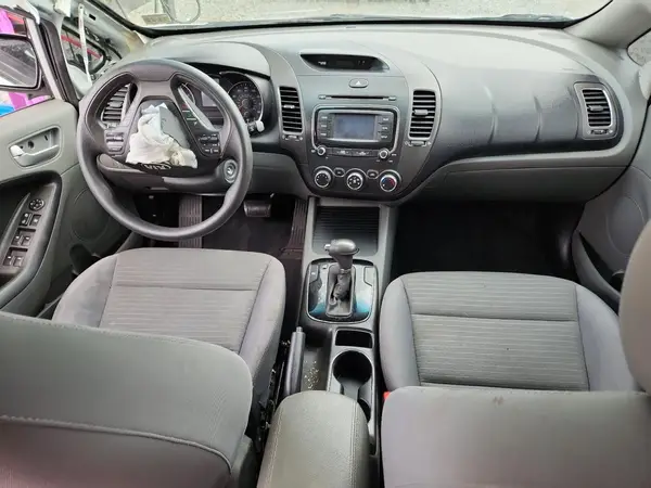 3KPFL4A73HE113187 2017 KIA FORTE - Image 8