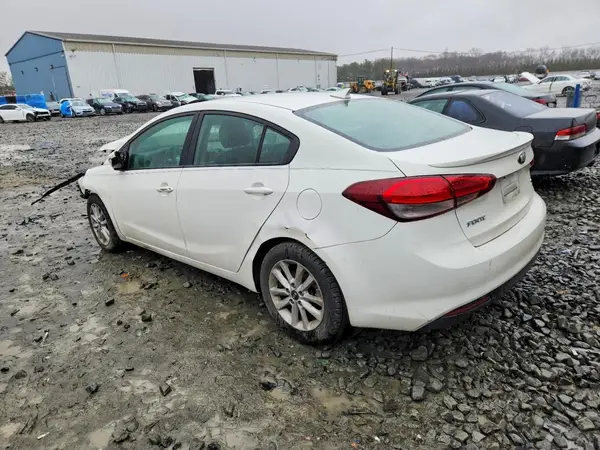 3KPFL4A73HE114632 2017 KIA FORTE - Image 2