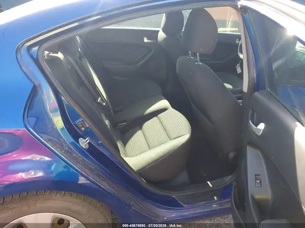 3KPFL4A73HE117076 2017 KIA FORTE - Image 8