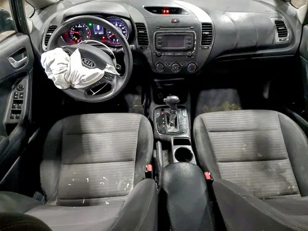 3KPFL4A73HE118048 2017 KIA FORTE - Image 8