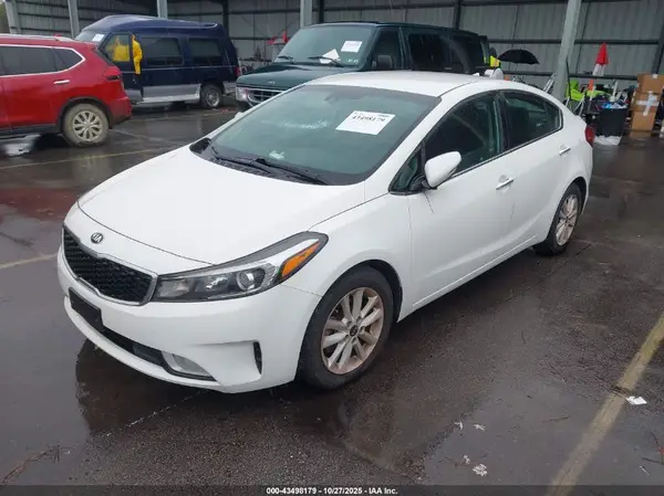 3KPFL4A73HE118440 2017 KIA FORTE - Image 2