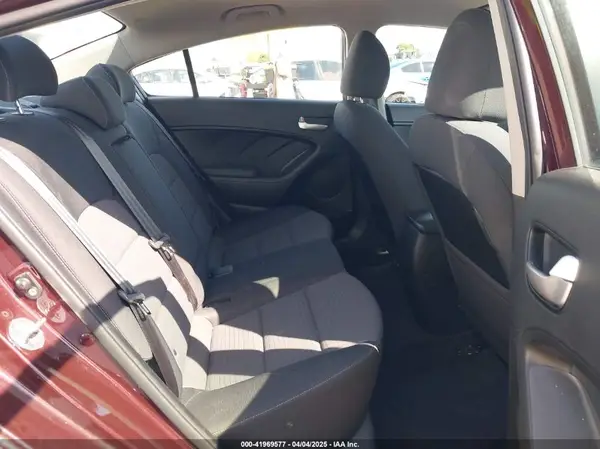 3KPFL4A73HE123797 2017 KIA FORTE - Image 8
