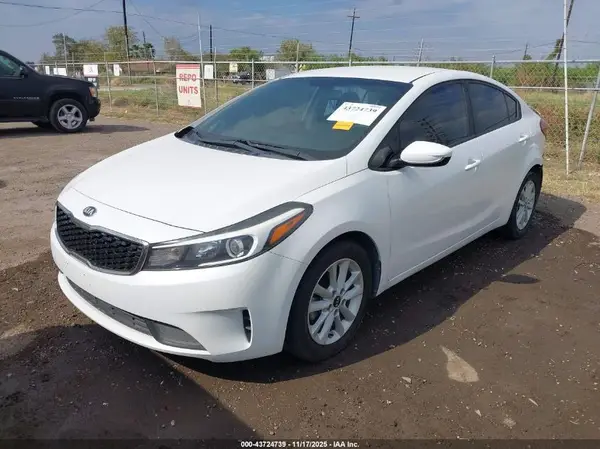 3KPFL4A73HE124738 2017 KIA FORTE - Image 2
