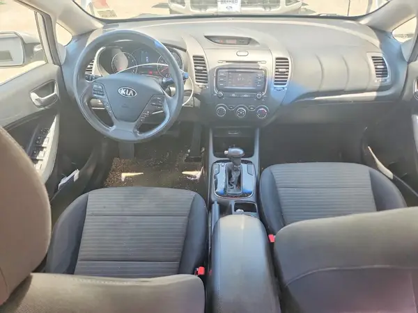 3KPFL4A73HE125260 2017 KIA FORTE - Image 8