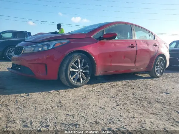 3KPFL4A73HE125811 2017 KIA FORTE - Image 2