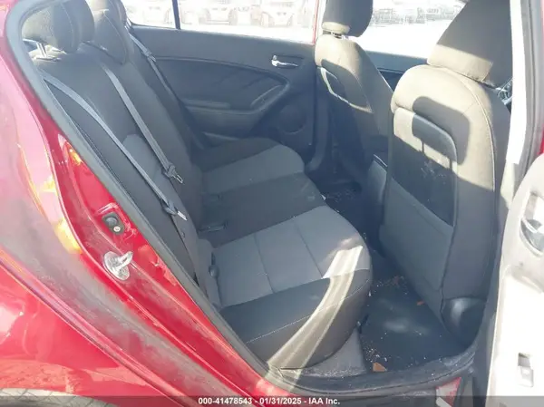3KPFL4A73HE125811 2017 KIA FORTE - Image 8