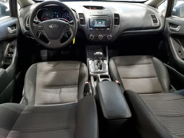 3KPFL4A73HE126392 2017 KIA FORTE - Image 8