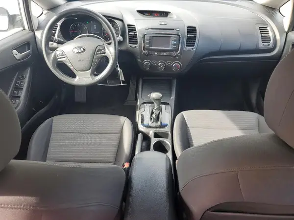 3KPFL4A73HE127929 2017 KIA FORTE - Image 8