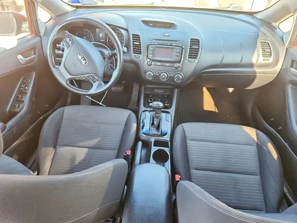 3KPFL4A73HE128045 2017 KIA FORTE - Image 8