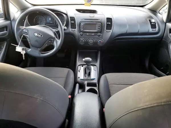 3KPFL4A73HE128644 2017 KIA FORTE - Image 8