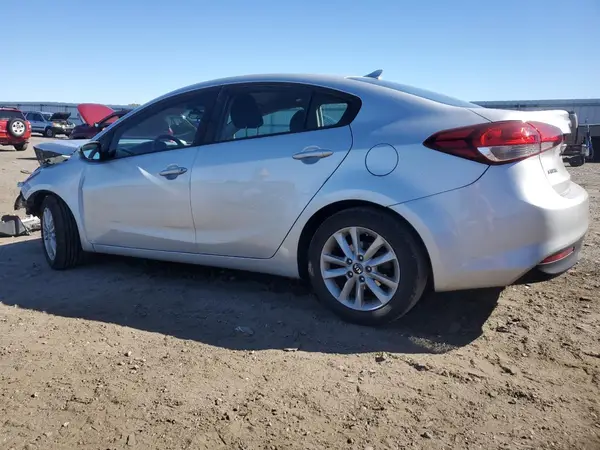 3KPFL4A73HE132323 2017 KIA FORTE - Image 2