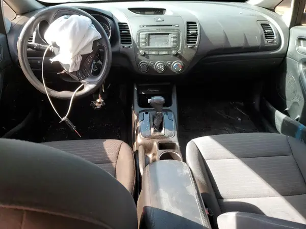3KPFL4A73HE132578 2017 KIA FORTE - Image 8