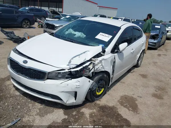 3KPFL4A73HE133052 2017 KIA FORTE - Image 2