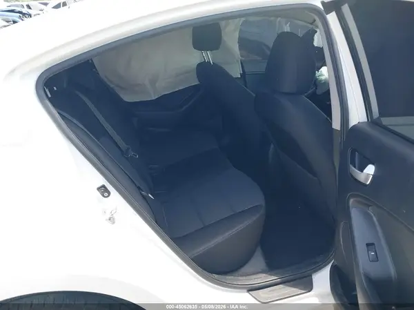 3KPFL4A73HE133052 2017 KIA FORTE - Image 8