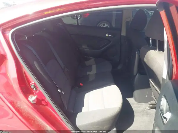 3KPFL4A73HE134282 2017 KIA FORTE - Image 8