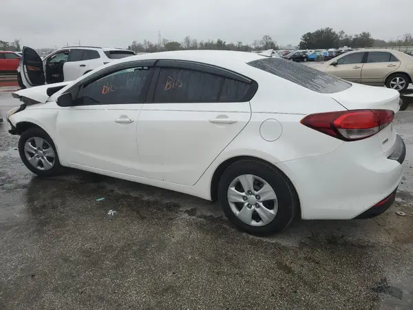 3KPFL4A73HE135531 2017 KIA FORTE - Image 2