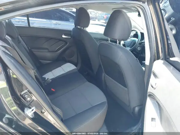 3KPFL4A73HE138607 2017 KIA FORTE - Image 8