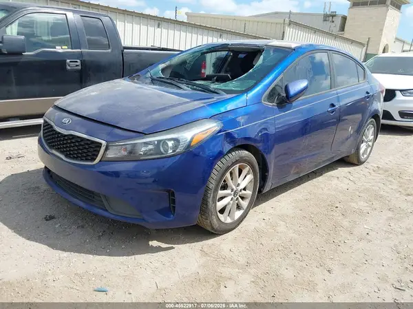 3KPFL4A73HE140132 2017 KIA FORTE - Image 2