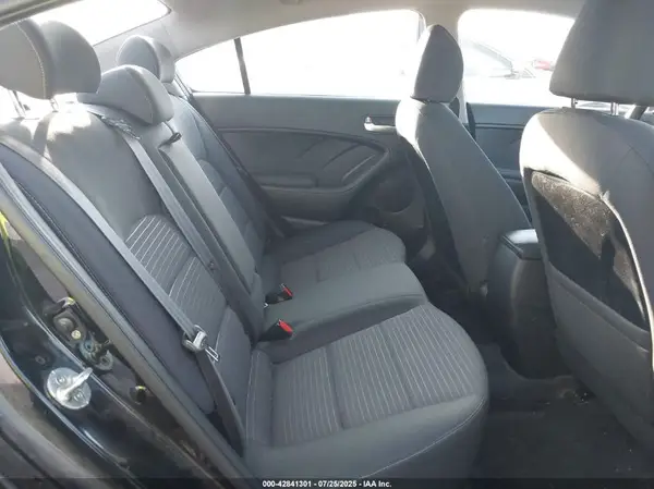 3KPFL4A73HE141118 2017 KIA FORTE - Image 8